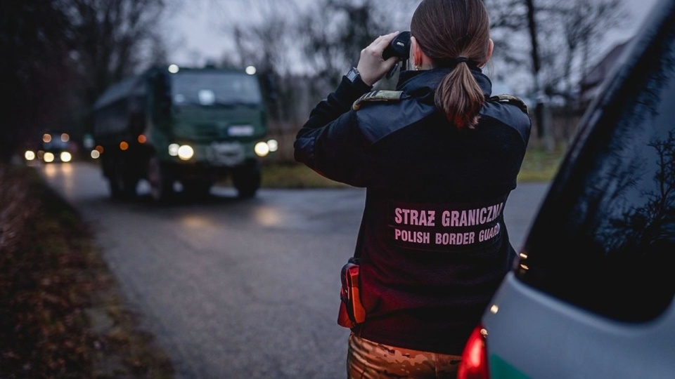 Jak informuje SG granicę polsko-białoruską nielegalnie próbowały w niedzielę przekroczyć 92 osoby. źródło: https://twitter.com/Straz_Graniczna