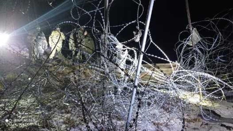 Nieznani sprawcy obrzucili kamieniami - ze strony białoruskiej - funkcjonariuszy w okolicach Wólki Terechowskiej w gminie Czeremcha. źródło: https://twitter.com/Straz_Graniczna