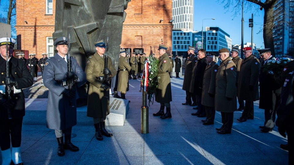 W Warszawie odbyły się główne obchody Dnia Pamięci o Poległych i Zmarłych w Misjach i Operacjach Wojskowych poza Granicami Kraju. źródło: https://twitter.com/MON_GOV_PL