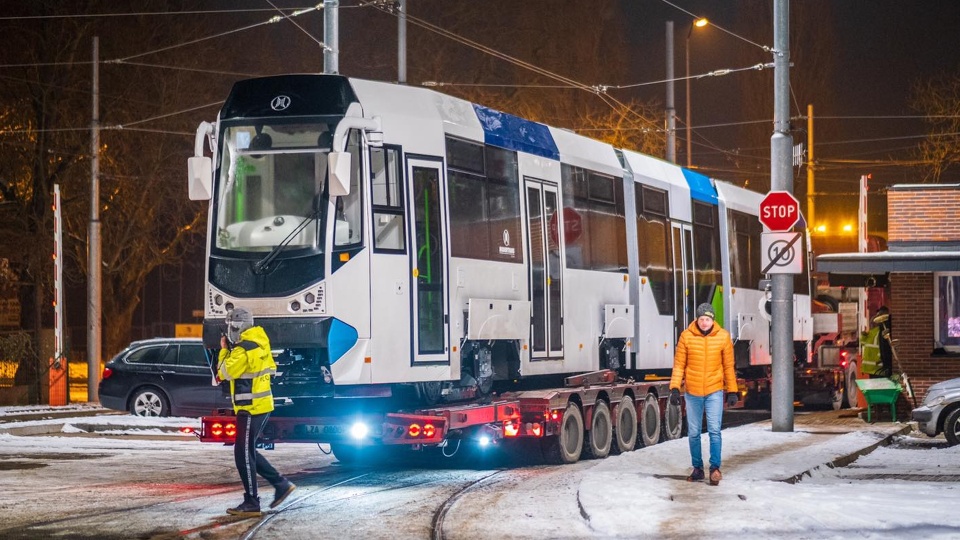 Miasto kupiło w sumie cztery takie tramwaje. Składy mogą kursować w obu kierunkach.. Fot. Spółka Tramwaje Szczecińskie