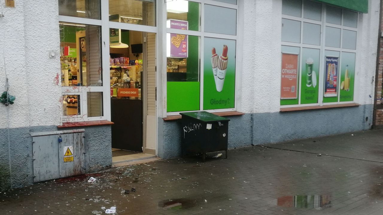 Dwóch mężczyzn napadło na sklep Żabka w Drawsku Pomorskim. Do zdarzenia doszło wczoraj przed godz. 19:00 przy ulicy Basztowej.
