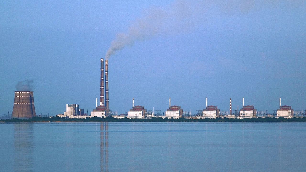 Zaporoska Elektrownia Jądrowa. źródło: https://pl.wikipedia.org/wiki/Zaporoska_Elektrownia_J%C4%85drowa