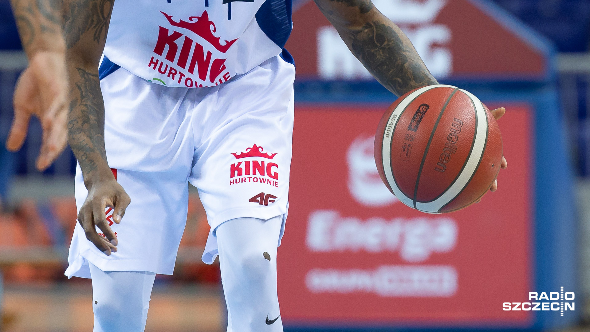 Koszykarze Kinga zmierzą się w czwartek na wyjeździe z Czarnymi Słupsk w drugim ćwierćfinałowym meczu fazy play-off Energa Basket Ligi.