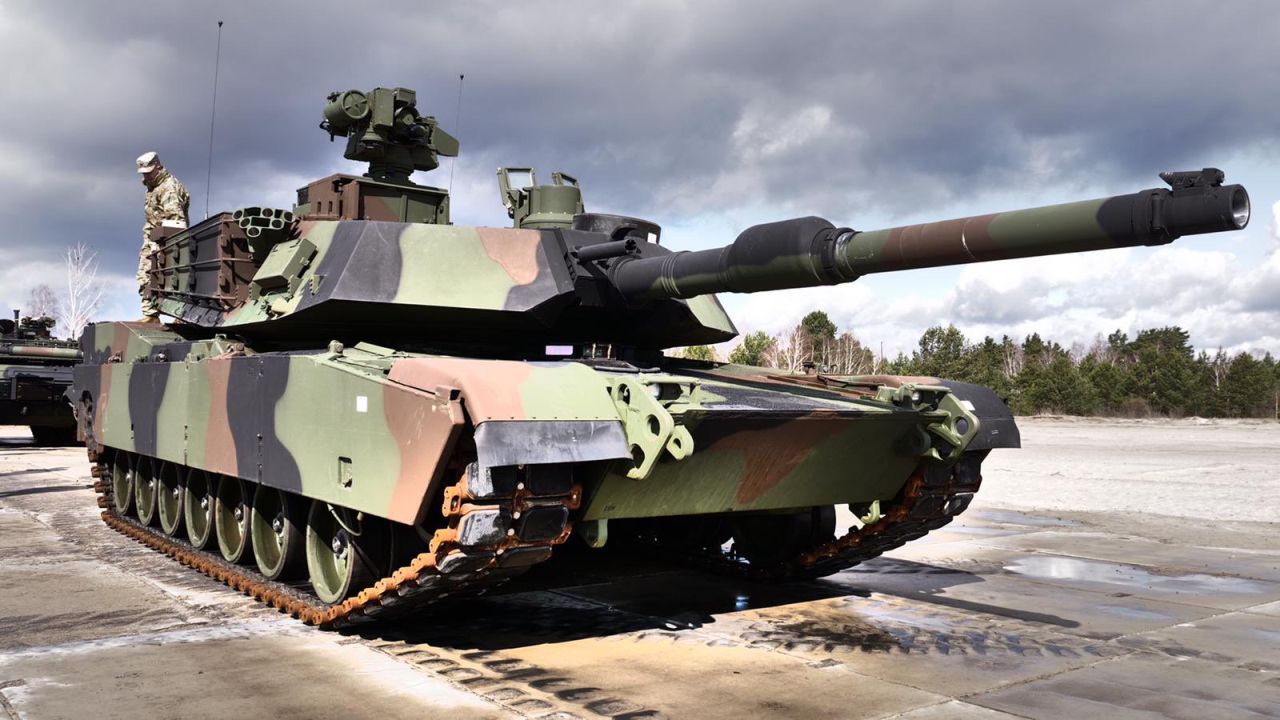 Stany Zjednoczone wyślą na Ukrainę czołgi M1A2 Abrams, które mają znacznie ulepszone możliwości, w porównaniu do wcześniejszego modelu M1A1.