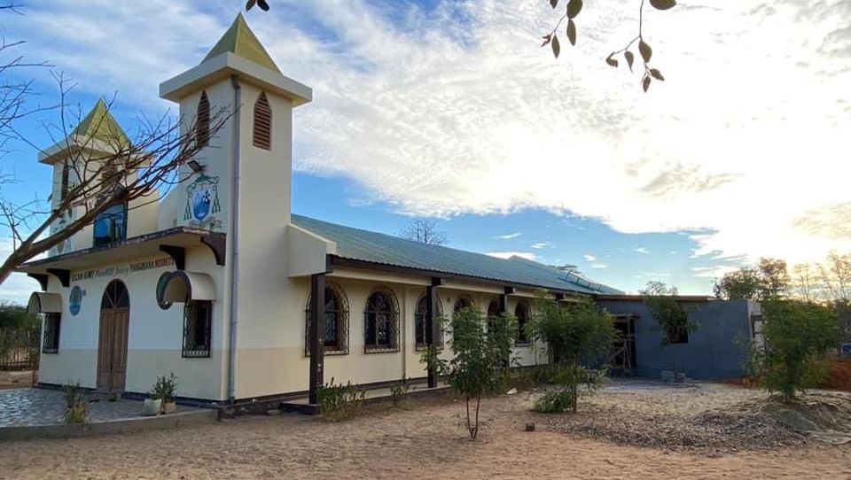 Dar Archidiecezji Szczecińsko-Kamieńskiej dla Madagaskaru. Dziś poświęcenie kościoła i otwarcie szkoły. Fot. Archiwum prywatne