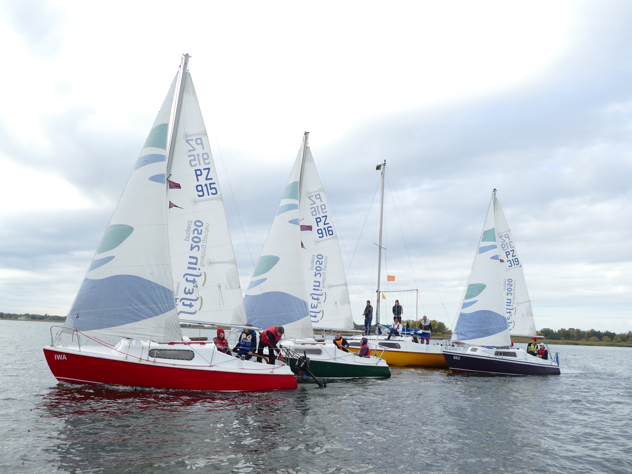 Uprawnienia do sterowania łodzią motorowodną czy patent żeglarza jachtowego - w Centrum Żeglarskim w Szczecinie ruszają szkolenia, które pomogą w zdobyciu niezbędnych umiejętności i patentów żeglarskich.