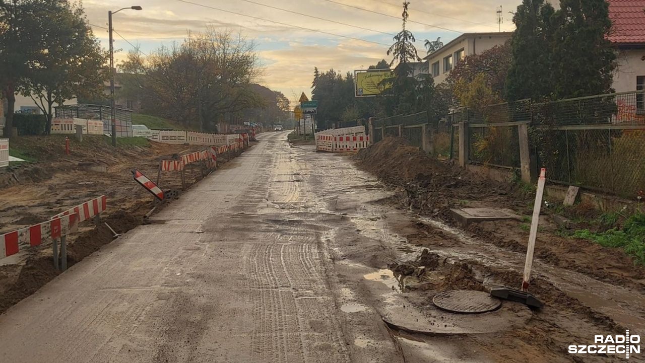Kolejna zmiana w organizacji ruchu na polickim odcinku ulicy Koralowej. Remont tej trasy ruszył w środę.