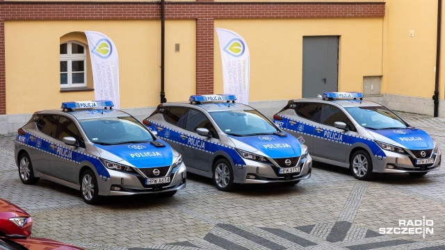 Fot. Robert Stachnik [Radio Szczecin] Nowe radiowozy, w tym elektryczne, otrzymali policjanci w regionie [WIDEO, ZDJĘCIA]