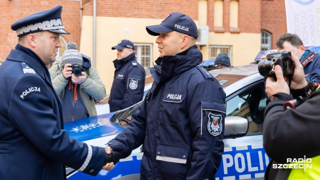 Fot. Robert Stachnik [Radio Szczecin] Nowe radiowozy, w tym elektryczne, otrzymali policjanci w regionie [WIDEO, ZDJĘCIA]