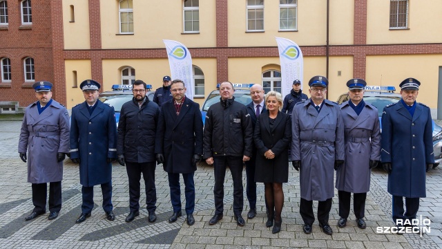 Fot. Robert Stachnik [Radio Szczecin] Nowe radiowozy, w tym elektryczne, otrzymali policjanci w regionie [WIDEO, ZDJĘCIA]