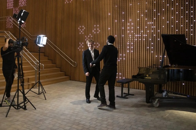 Andrzej Wierciński – pianista bohaterem reportażu Dubai TV na Expo 2020. Fot. Monika Wasylewska. Źródło, https://andrzejwiercinski.com/ Polski pianista Andrzej Wierciński na Expo 2020 w Dubaju [ZDJĘCIA]