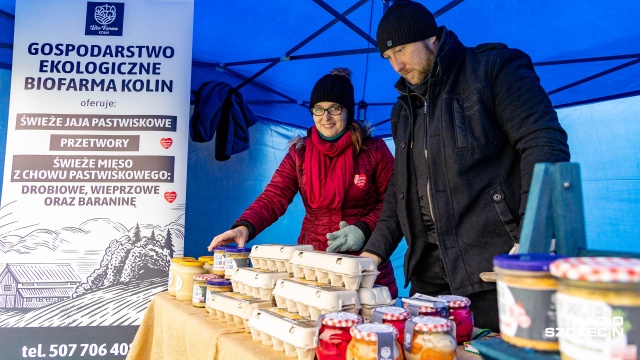 To bazarek Krajowego Ośrodka Wsparcia Rolnictwa. Fot. Robert Stachnik [Radio Szczecin] Pyszności na Bazarku przy Bronowickiej [WIDEO, ZDJĘCIA]