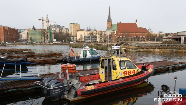 Fot. Robert Stachnik [Radio Szczecin] Kontrolują Odrę i jeziora w regionie [WIDEO, ZDJĘCIA]