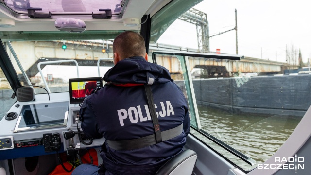 Fot. Robert Stachnik [Radio Szczecin] Kontrolują Odrę i jeziora w regionie [WIDEO, ZDJĘCIA]