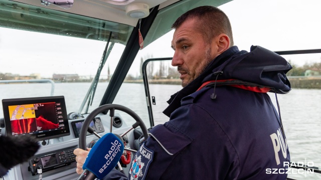 Fot. Robert Stachnik [Radio Szczecin] Kontrolują Odrę i jeziora w regionie [WIDEO, ZDJĘCIA]