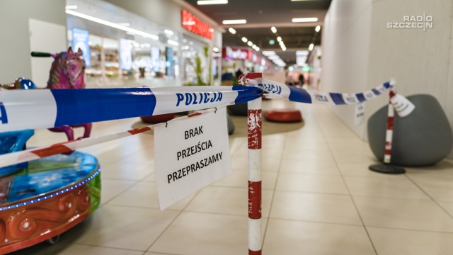 Fot. Mateusz Papke [Radio Szczecin] Włamanie do jubilera. Samochód w galerii handlowej [AKTUALIZACJA, DUŻO ZDJĘĆ]