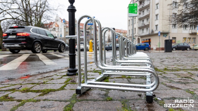 Fot. Robert Stachnik [Radio Szczecin] Na ulicach czekają już stojaki na nowe Bike_S [ZDJĘCIA]