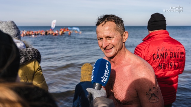 Fot. Mateusz Papke [Radio Szczecin] Walentynkowe morsowanie w Bałtyku [WIDEO, ZDJĘCIA]