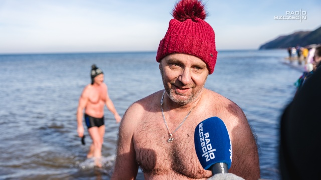 Fot. Mateusz Papke [Radio Szczecin] Walentynkowe morsowanie w Bałtyku [WIDEO, ZDJĘCIA]