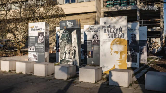 Fot. Mateusz Papke [Radio Szczecin] "Pokolenie Baczyńskiego" przed Radiem Szczecin [WIDEO, ZDJĘCIA]