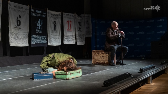 Fot. Mateusz Papke [Radio Szczecin] "Pokolenie Baczyńskiego" przed Radiem Szczecin [WIDEO, ZDJĘCIA]