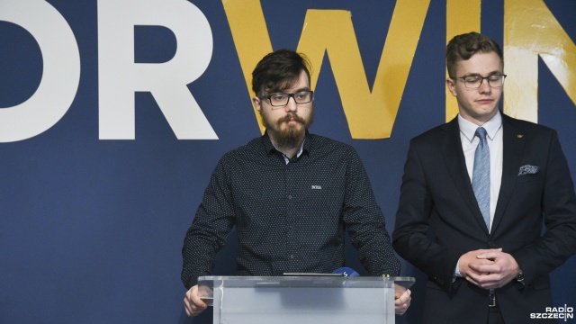 Fot. Kamila Kozioł [Radio Szczecin] Konfederacja składa zawiadomienie ws. segregacji sanitarnej w filharmonii [ZDJĘCIA]