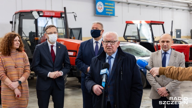Fot. Robert Stachnik [Radio Szczecin] Zespół Szkół w Pyrzycach z - ocieplonym na miarę XXI wieku - budynkiem warsztatowym [ZDJĘCIA]