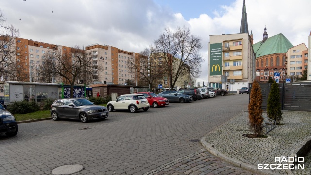 Fot. Robert Stachnik [Radio Szczecin] Płatne parkowanie na Podzamczu nie zdaje egzaminu? [ZDJĘCIA]
