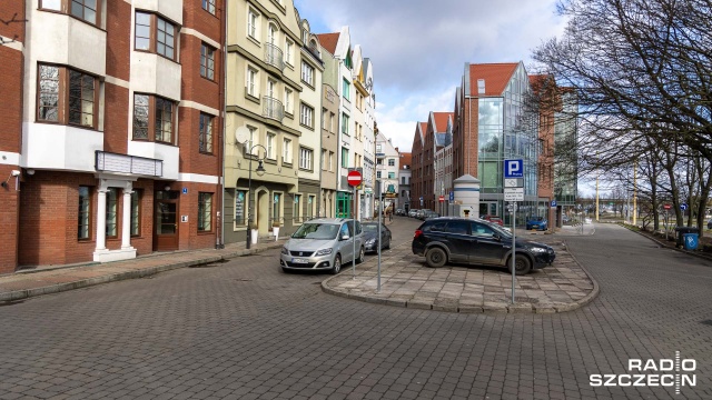 Fot. Robert Stachnik [Radio Szczecin] Płatne parkowanie na Podzamczu nie zdaje egzaminu? [ZDJĘCIA]
