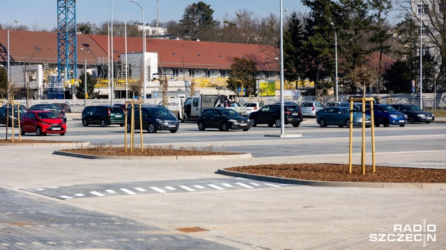 Fot. Robert Stachnik [Radio Szczecin] Koniec z problemem parkowania przy Szpitalu Wojewódzkim w Szczecinie [ZDJĘCIA]