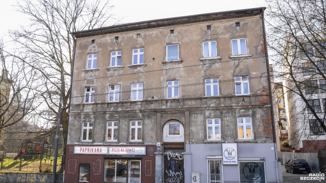 Fot. Kamila Kozioł [Radio Szczecin] Rozpadająca się kamienica. "Czekać aż się wszystko zapali" [WIDEO, ZDJĘCIA]