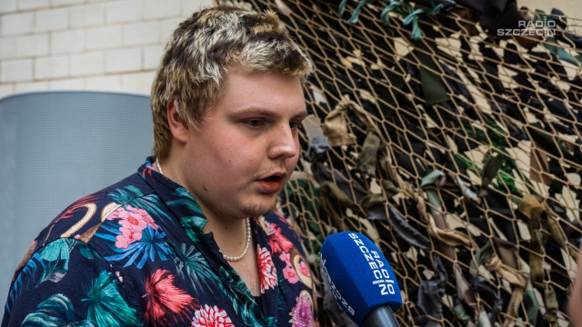 Fot. Mateusz Papke [Radio Szczecin] Plotą siatki maskujące dla ukraińskich żołnierzy [WIDEO, ZDJĘCIA]
