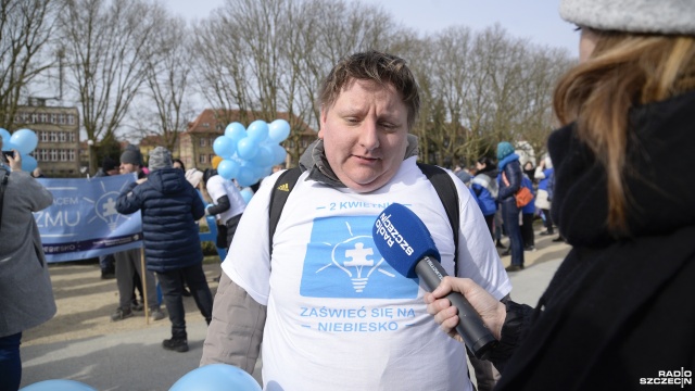 Fot. Kamila Kozioł [Radio Szczecin] Krąg solidarności dla wsparcia autystyków [WIDEO, ZDJĘCIA]