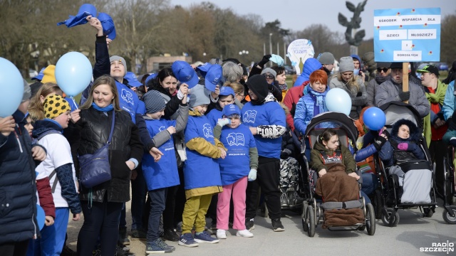 Fot. Kamila Kozioł [Radio Szczecin] Krąg solidarności dla wsparcia autystyków [WIDEO, ZDJĘCIA]