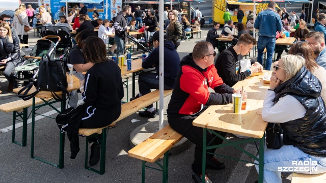 Fot. Robert Stachnik [Radio Szczecin] Raj dla głodomorów! Trwa zlot food trucków [ZDJĘCIA]