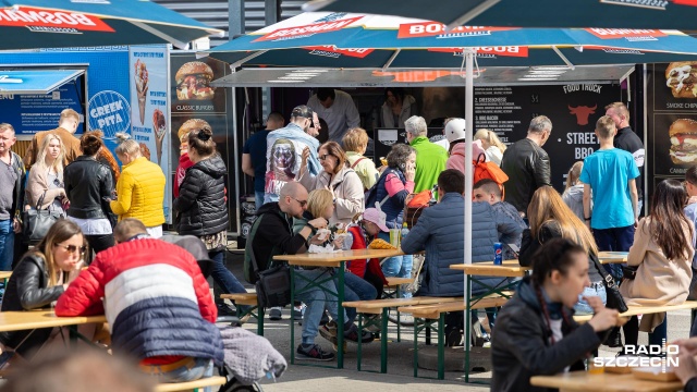Fot. Robert Stachnik [Radio Szczecin] Raj dla głodomorów! Trwa zlot food trucków [ZDJĘCIA]