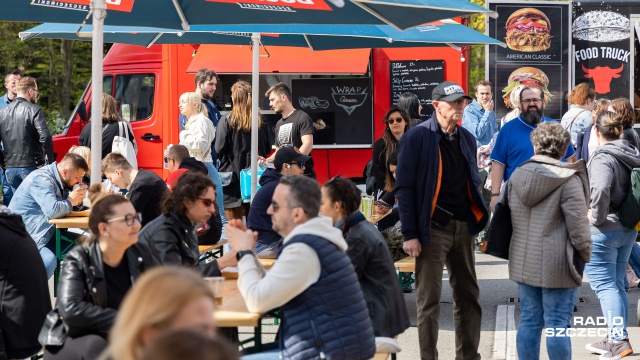 Fot. Robert Stachnik [Radio Szczecin] Raj dla głodomorów! Trwa zlot food trucków [ZDJĘCIA]