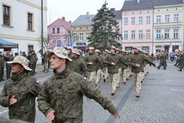 Fot. 12. Szczecińska Dywizja Zmechanizowana Żołnierze XII zmiany Polskiego Kontyngentu Wojskowego wyruszają na misję do Iraku [ZDJĘCIA]