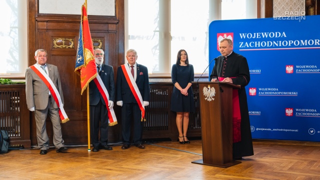 Odznaczenia są wręczane za kultywowanie pamięci o walce o niepodległość ojczyzny. Fot. Mateusz Papke [Radio Szczecin] Medale Pro Patria i Krzyże 50. Rocznicy Grudnia 1970 roku - przyznane [ZDJĘCIA]