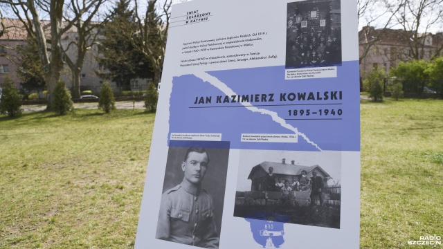Fot. Kamila Kozioł [Radio Szczecin] Zasadzili Dąb Pamięci. Uhonorowali policjanta zamordowanego przez NKWD [WIDEO, ZDJĘCIA]
