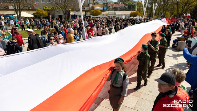 Fot. Robert Stachnik [Radio Szczecin] Dzień Flagi w Międzyzdrojach. "Jestem dumny z bycia Polakiem" [WIDEO, ZDJĘCIA]