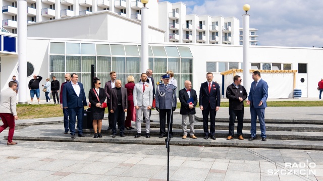 Fot. Robert Stachnik [Radio Szczecin] Dzień Flagi w Międzyzdrojach. "Jestem dumny z bycia Polakiem" [WIDEO, ZDJĘCIA]