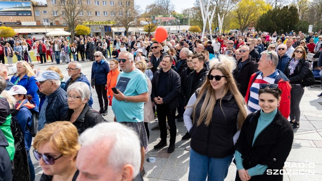 Fot. Robert Stachnik [Radio Szczecin] Dzień Flagi w Międzyzdrojach. "Jestem dumny z bycia Polakiem" [WIDEO, ZDJĘCIA]