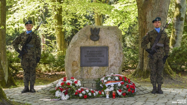 Fot. Kamila Kozioł [Radio Szczecin] Szczecińskie obchody Narodowego Dnia Zwycięstwa [ZDJĘCIA]