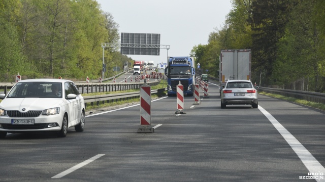 Od środy kierowcy korzystający z Autostrady A6 powinni spodziewać się nowych oznakowań przy tzw. przewiązkach. Fot. Kamila Kozioł [Radio Szczecin] Kolejne zmiany na A6 [ZDJĘCIA]