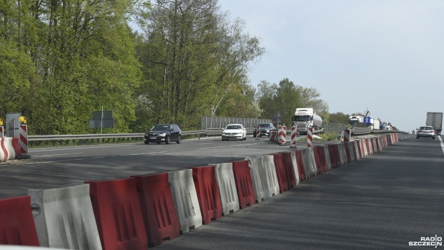 Od środy kierowcy korzystający z Autostrady A6 powinni spodziewać się nowych oznakowań przy tzw. przewiązkach. Fot. Kamila Kozioł [Radio Szczecin] Kolejne zmiany na A6 [ZDJĘCIA]