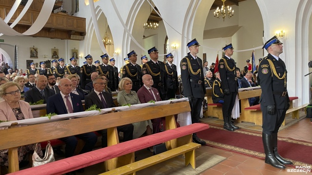 Fot. Marcin Kokolus [Radio Szczecin] Mszą Świętą rozpoczęły się obchody Dnia Strażaka w Łobzie [ZDJĘCIA]
