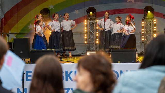 Fot. Robert Stachnik [Radio Szczecin] Dzieci świętują na Jasnych Błoniach [WIDEO, ZDJĘCIA]