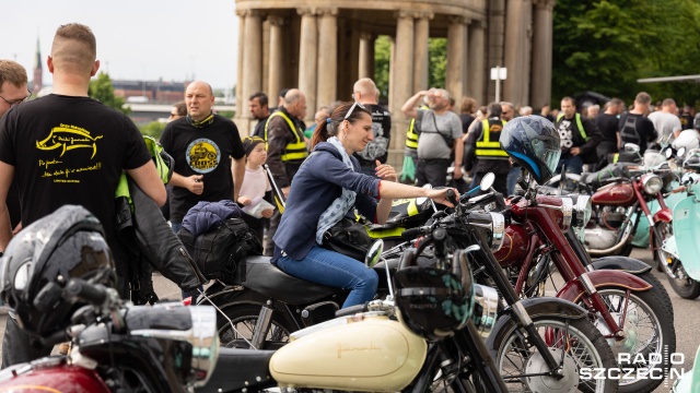 Fot. Robert Stachnik [Radio Szczecin] Junakiem po schodach. Nawiązanie do historii na Wałach Chrobrego [ZDJĘCIA]