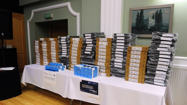 Fot. Marcin Kokolus [Radio Szczecin] Laptopy dla dzieci byłych pracowników PGR. Zbigniew Bogucki: "Chcemy wyrównać szanse"